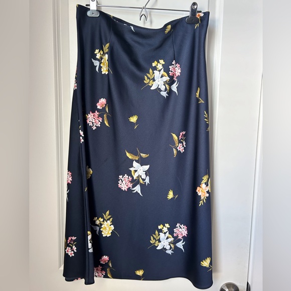 Loft Navy Floral Pull-on Skirt Size Large - Picture 2 of 7